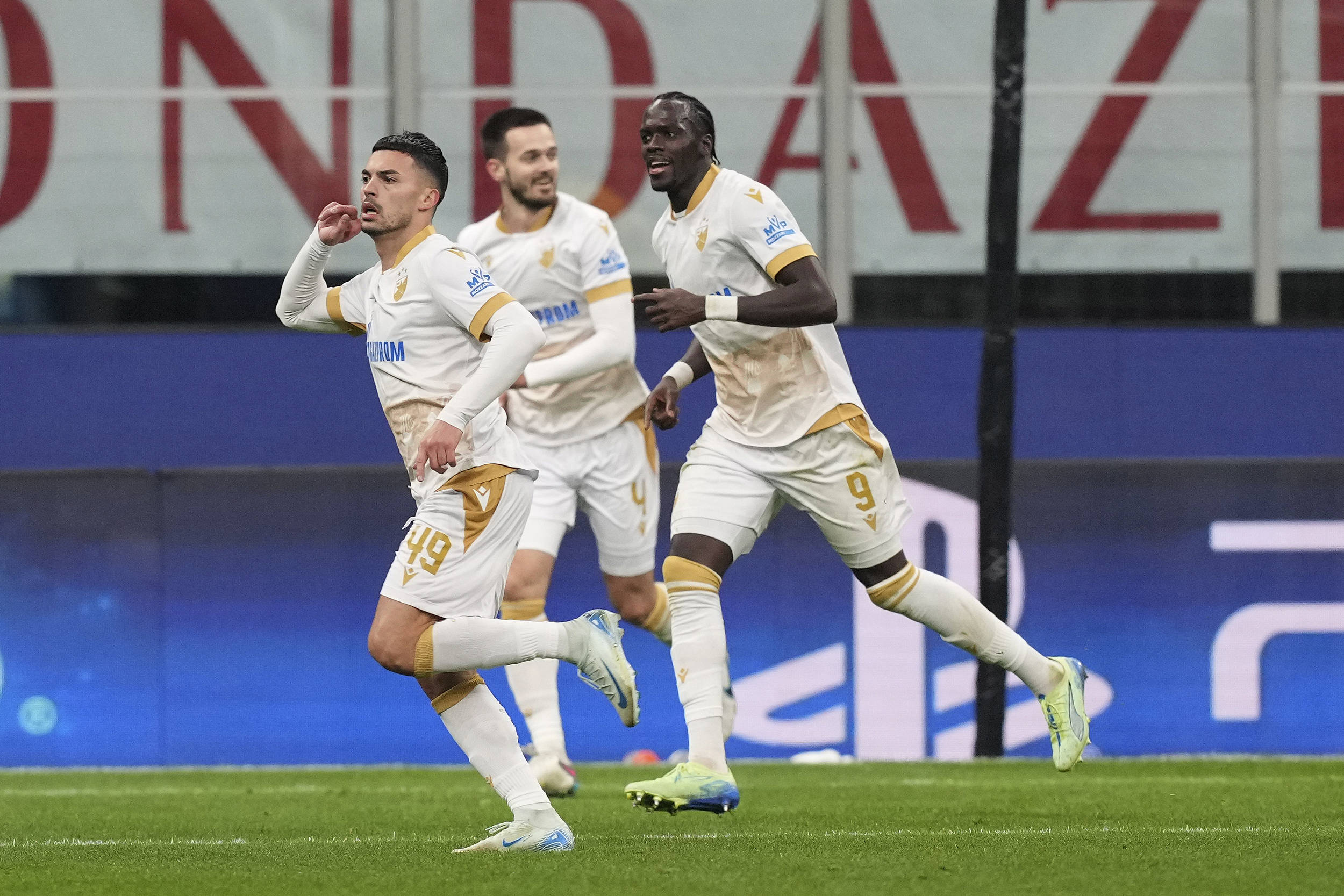 Kaiyun体育中国大陆包含转会期欧联焦点战；波特兰开拓者绝杀压哨；引发热议；赛季目标并未改变的词条